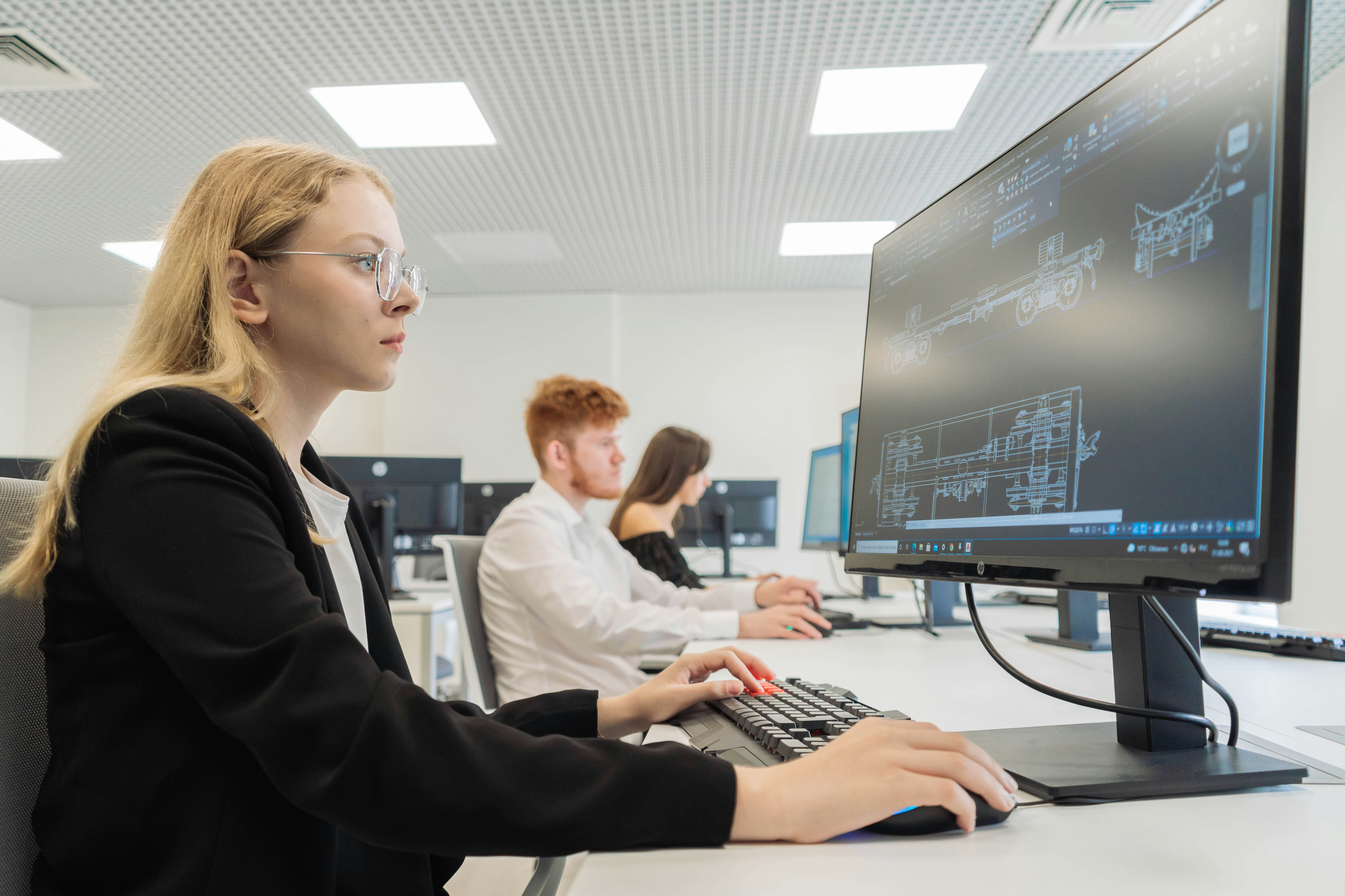 Staff learning software in a training environment